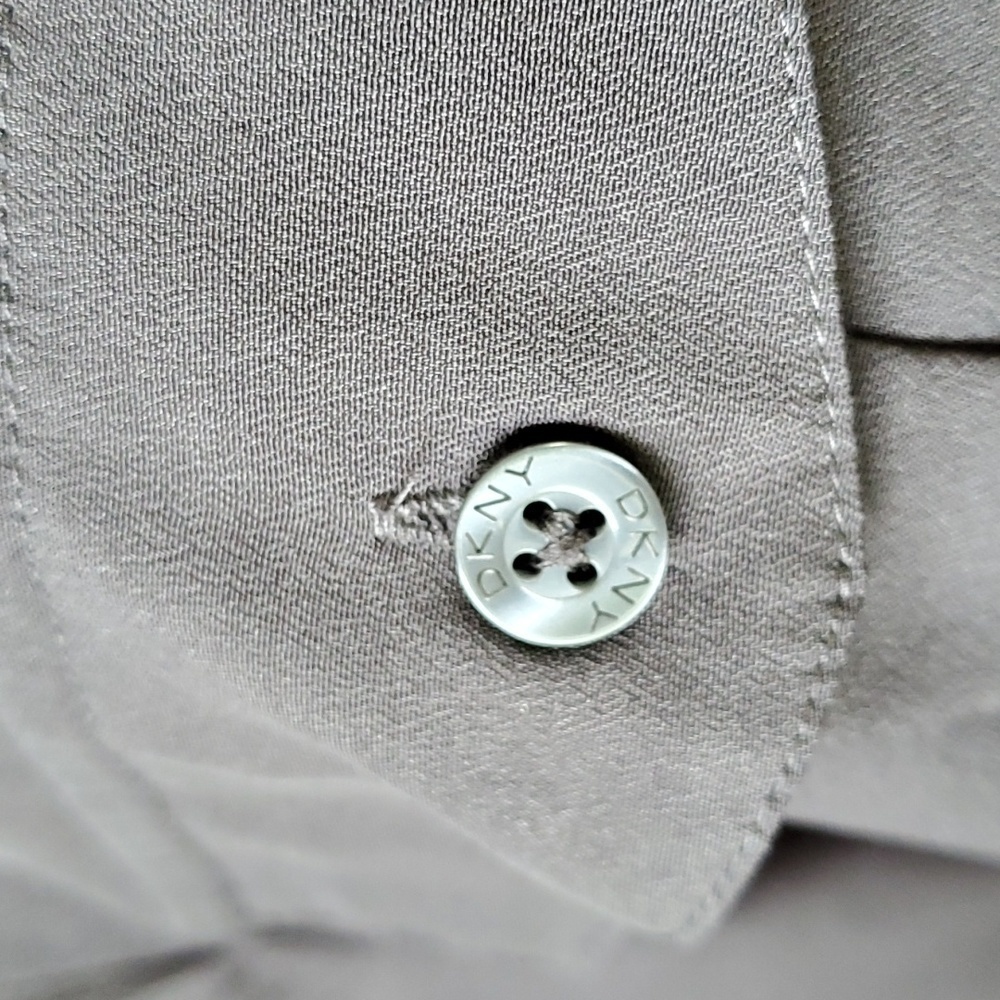 DKNY LONG SLEEVES BLOUSE, with tabs, front pockets.‎ Size large, gray. - Picture 3 of 9
